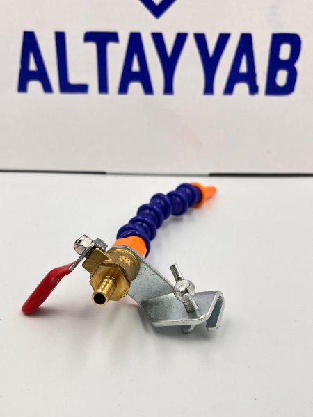 خرطوم ماء تثبيت على الماكنة